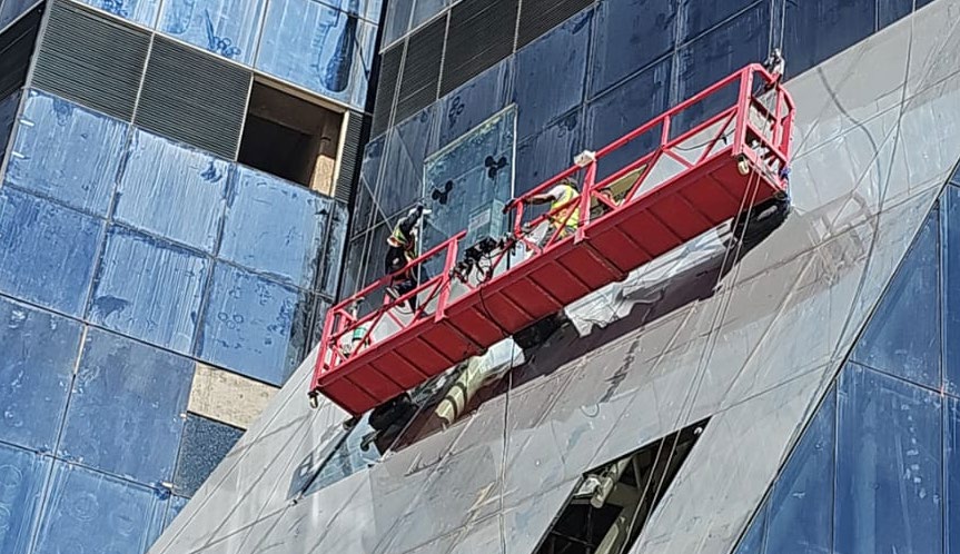 Curtain wall installation from a suspended platform